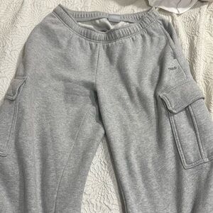 Snuggle-Worthy Style: TNA Sweatfleece Cozy Fleece in Heather Grey - Size Small!